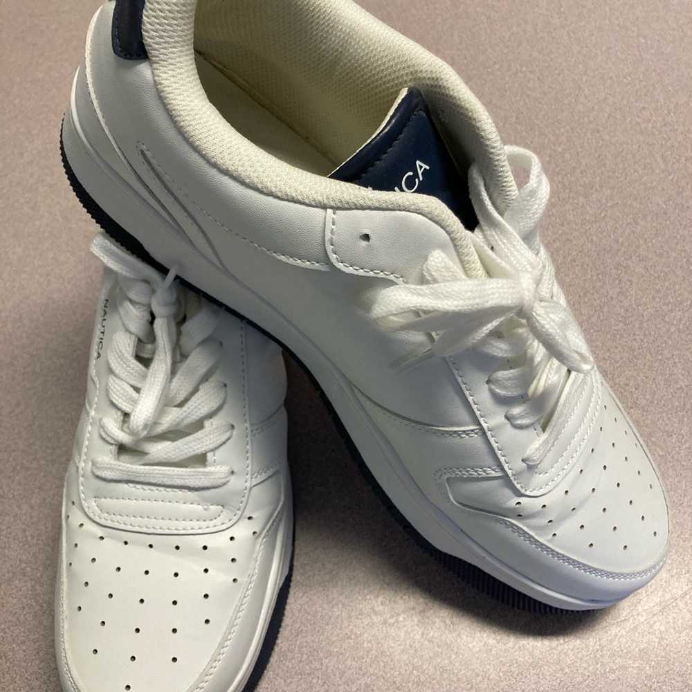 Nautica Men's White and Navy Sneakers